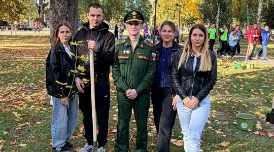 Брянские ветераны спецоперации приняли участие в посадке деревьев в Майском парке